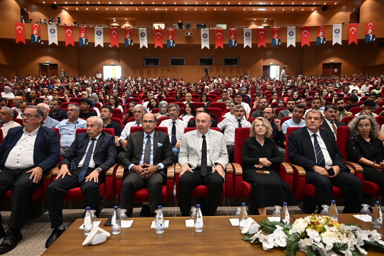 FAKÜLTEMİZ ÖĞRENCİLERİ REKTÖR - ÖĞRENCİ BULUŞMASINDA KONSER VERDİ