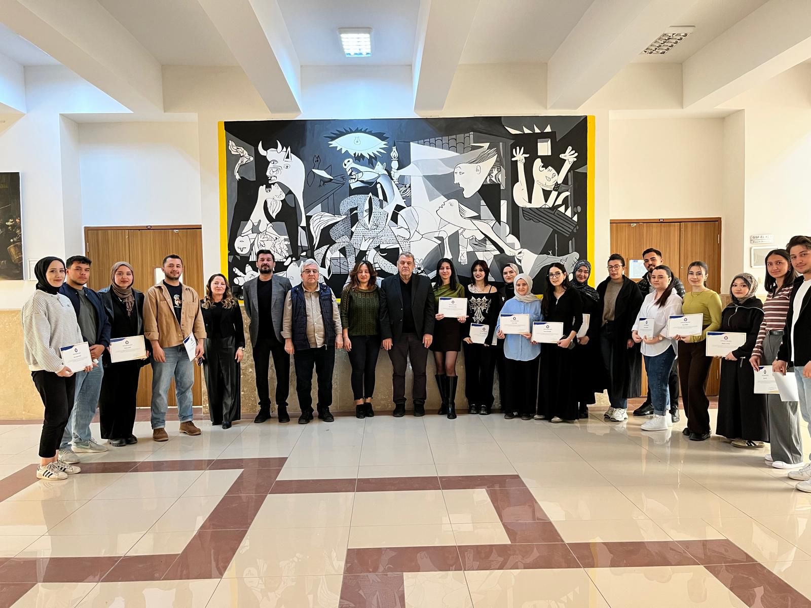 Fakültemiz Binasında Gerçekleştirilen Duvar Resimleri İçin Belge Takdimi Gerçekleştirildi.