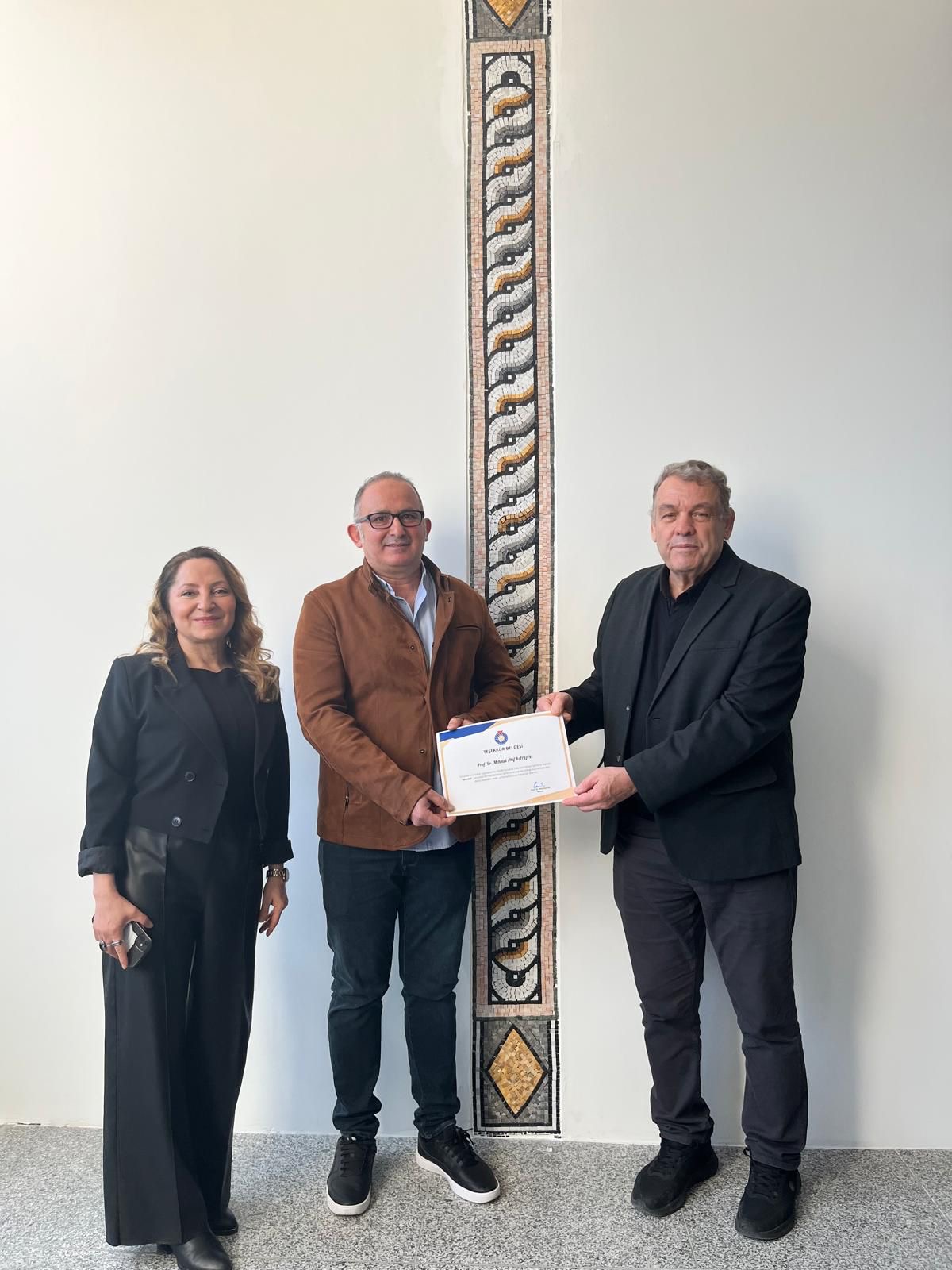 Resim Bölümü Mozaik Dersi Kapsamında Hazırlanan Çalışmalar İçin Belge Takdimi Gerçekleştirildi.